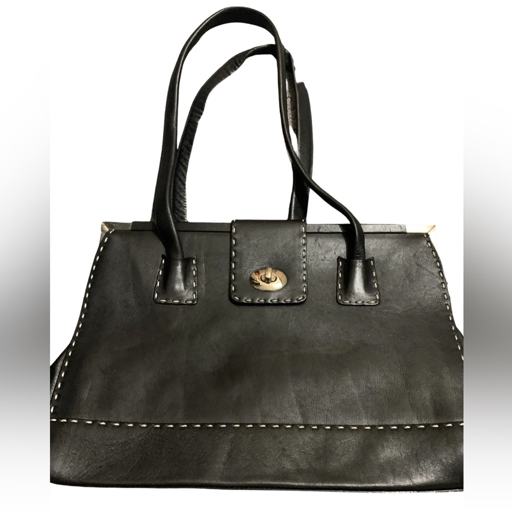 Vintage genuine leather shoulder bag details